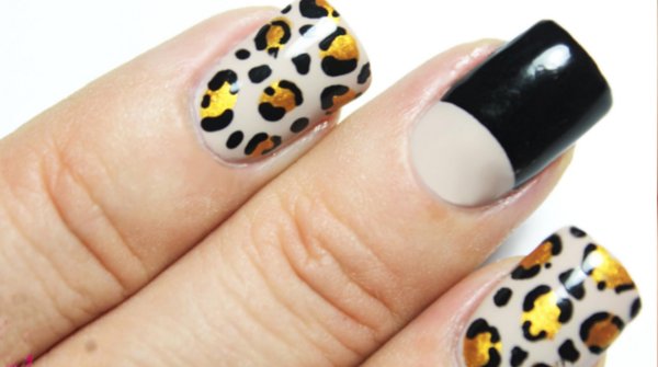 Diseños de uñas de animal print y media luna