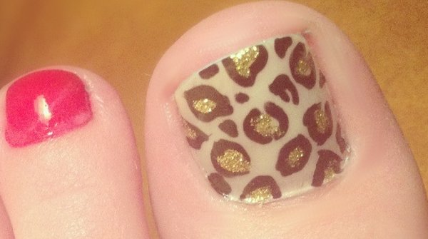 Diseño de uñas de animal print para pies