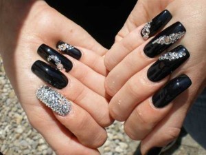 uñas decoracion negro diamantes plateados